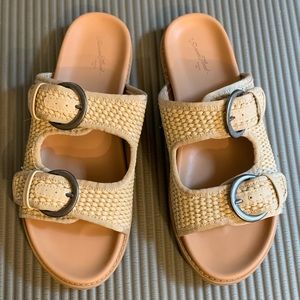 NWOT Universal Thread soft woven fabric sandals.